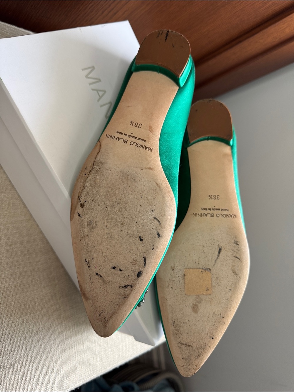Manolo Blahnik Emerald Green Hangisi Satin Flats size 38.5. - Picture 4 of 8